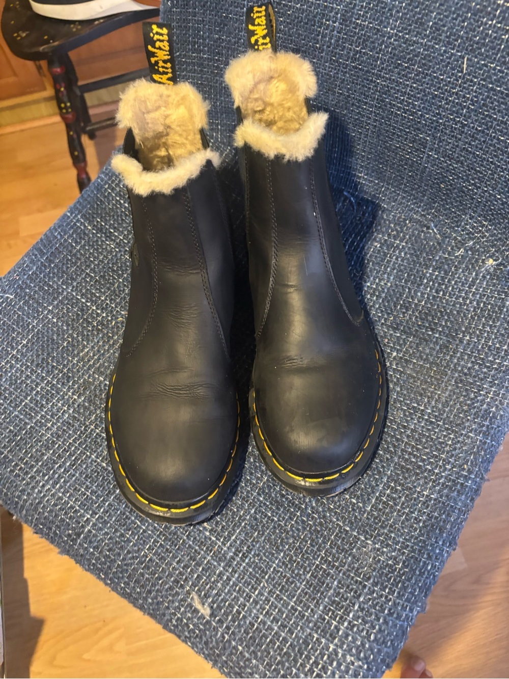 Dr. Martens Black Leather Leonore Fur-Lined Chelsea Booties size 10